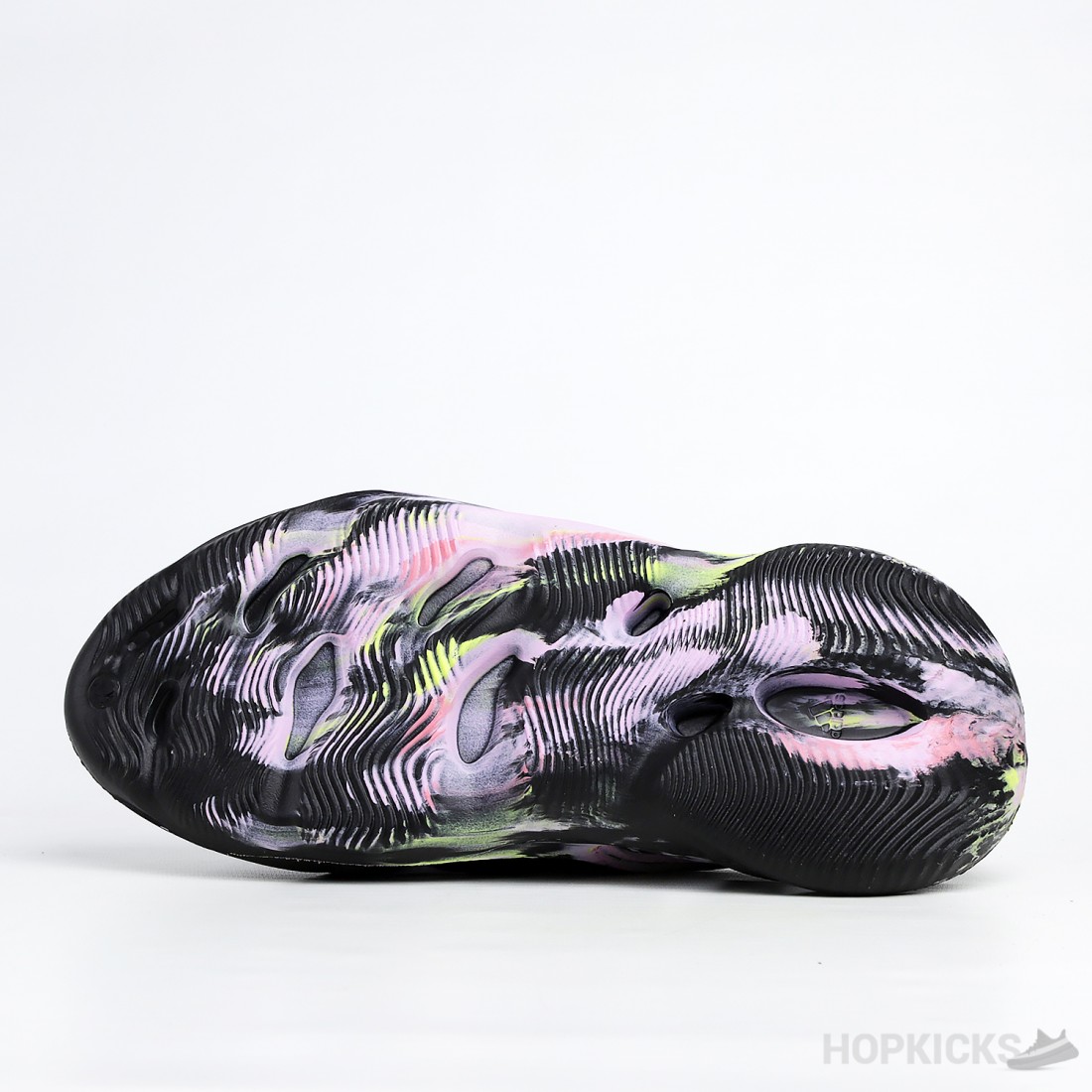 yeezy rnnr mx carbon